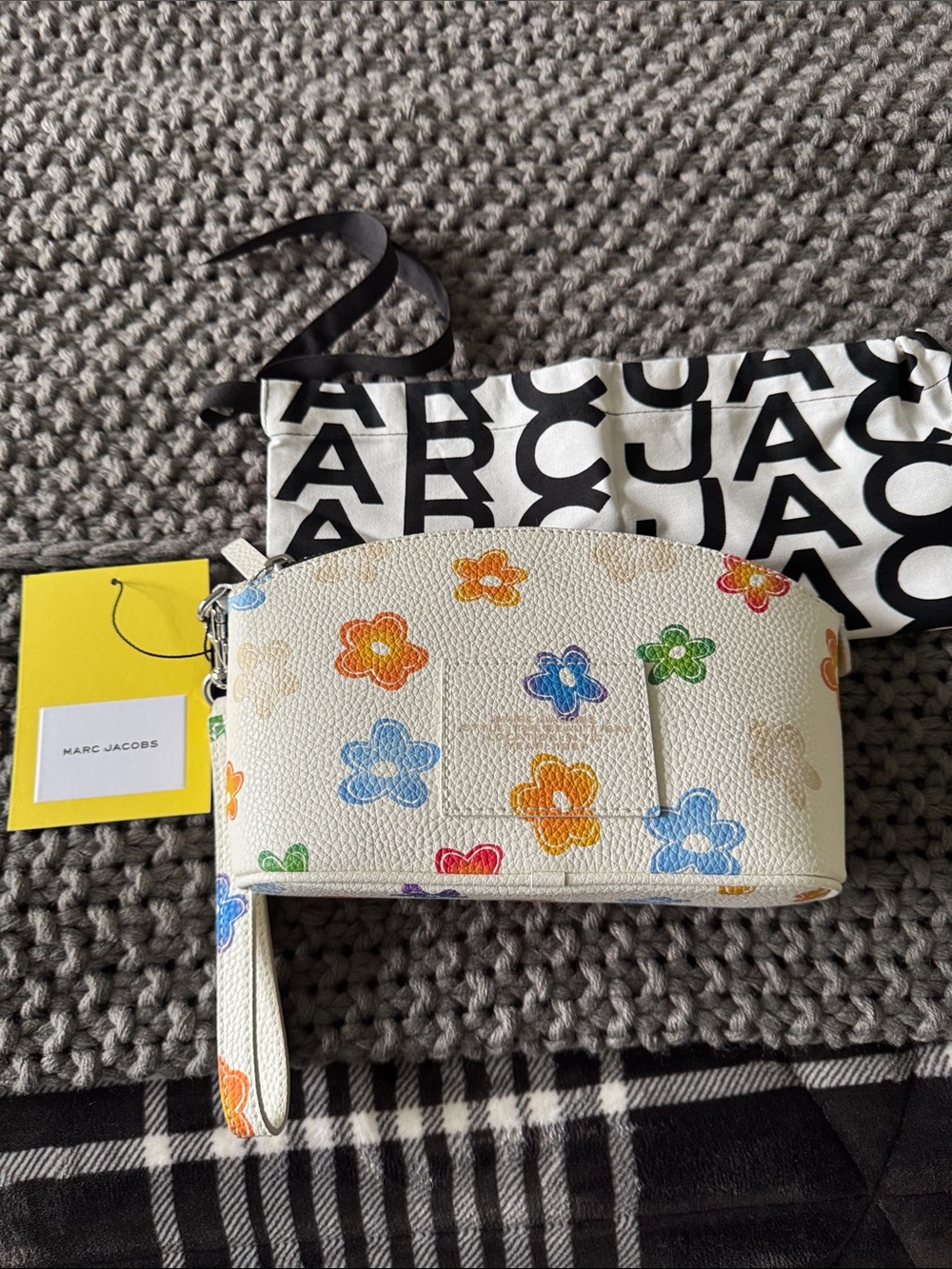 NWT Marc Jacob’s Daisy Floral Wristlet Pouch in White with Multicolor Flowers
